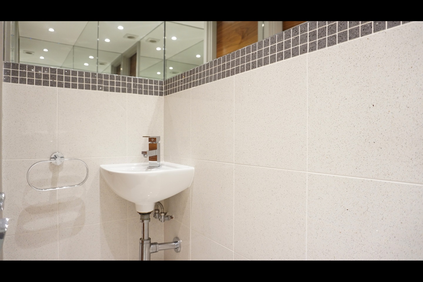 Additional image 11 of 1 Bed Flat, Peninsula Apartments, W2, N1 7GU