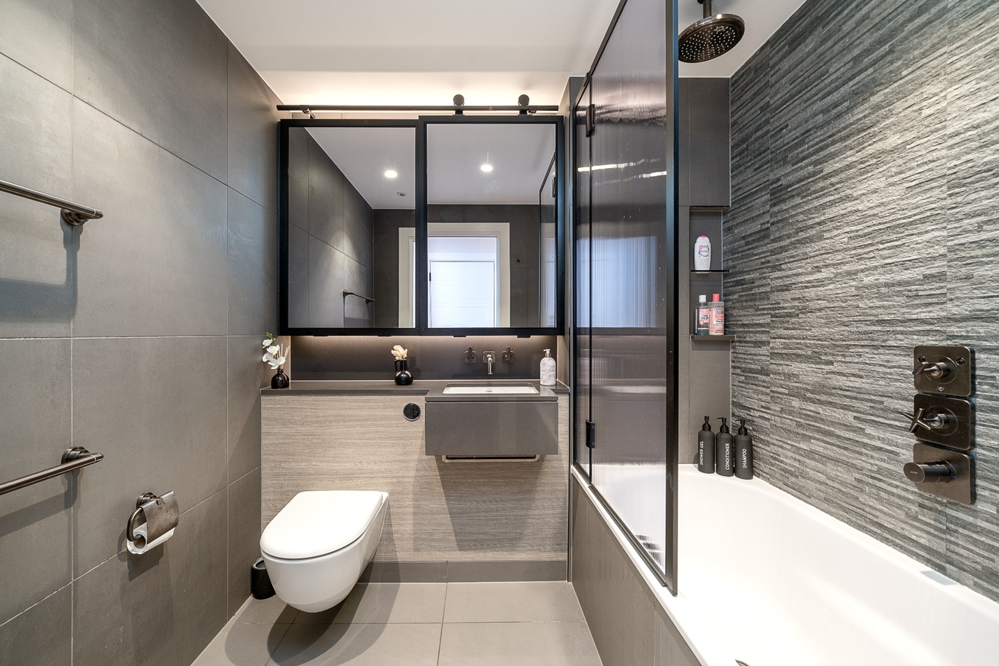 Additional image 10 of 2 Bed Flat, Salisbury House, SW11, N1 7GU