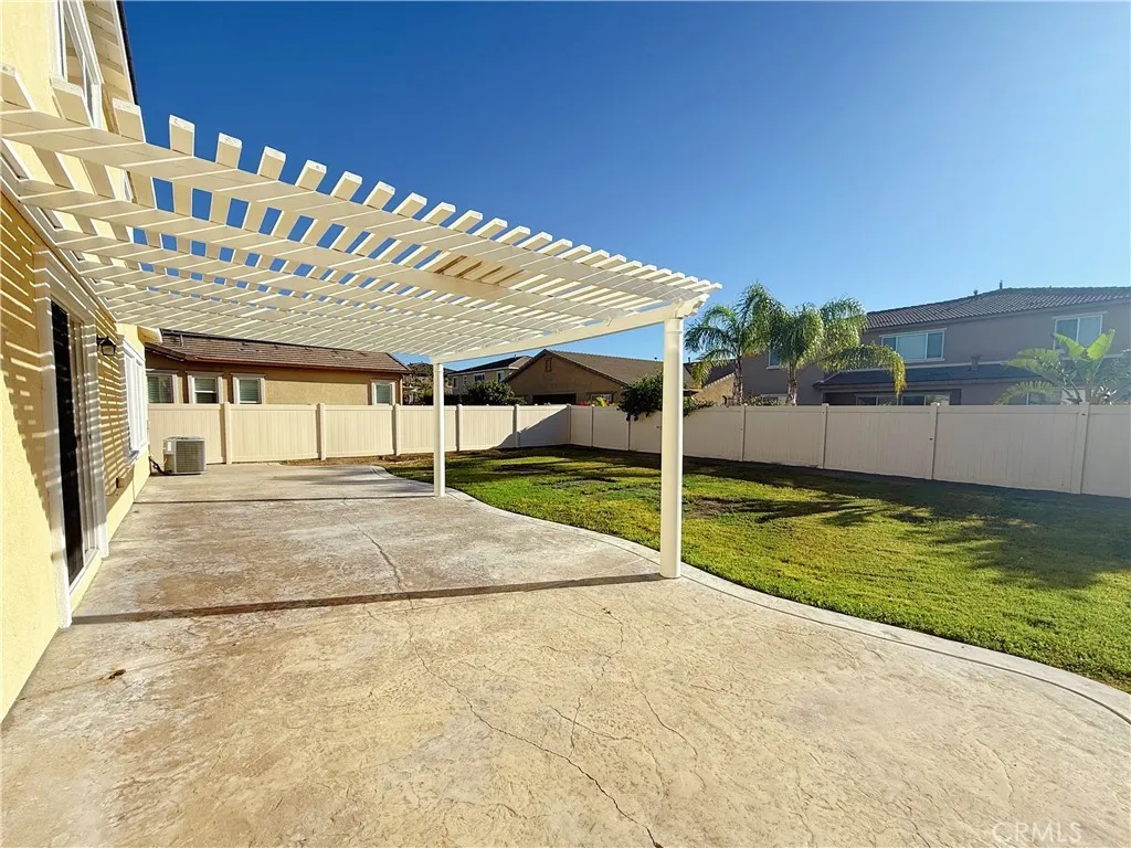 6870 Tourmaline Dr, Eastvale, CA 92880