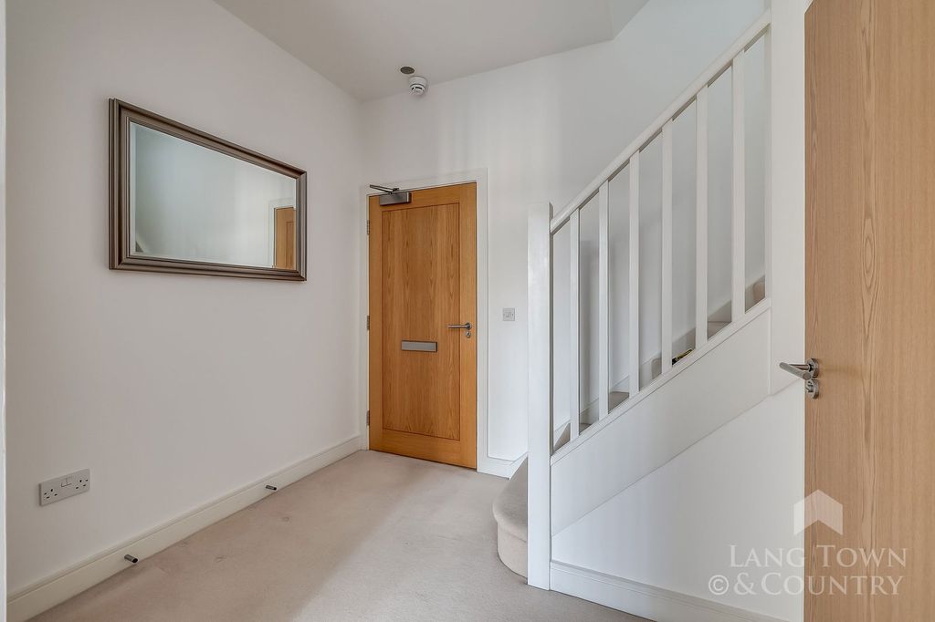 Additional image 8 of 2 bed flat for saleCliff Road, The Hoe, Plymouth PL1