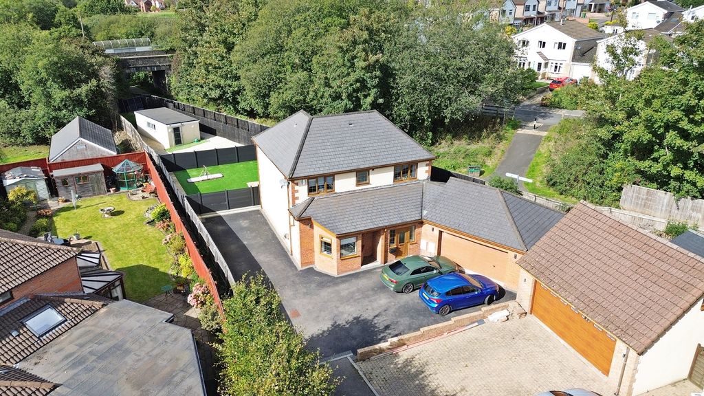 4 bed detached house for saleThe Brambles, Cross Inn, Pontyclun, Rhondda Cynon Taff. CF72