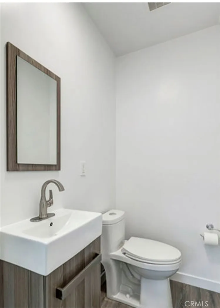 Additional image 46 of 242 W Elmwood Ave, Burbank, CA 91502