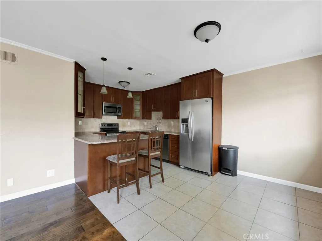 Additional image 8 of 18547 Collins Street Unit B24, Tarzana, CA 91356