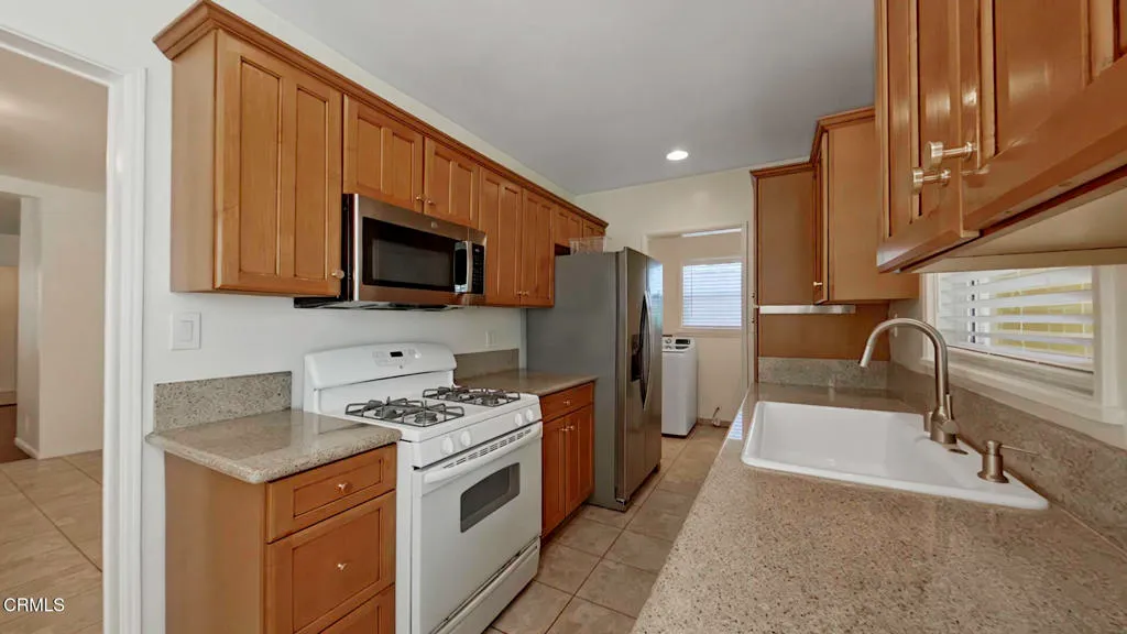 Additional image 58 of 3250 Las Lunas Street, Pasadena, CA