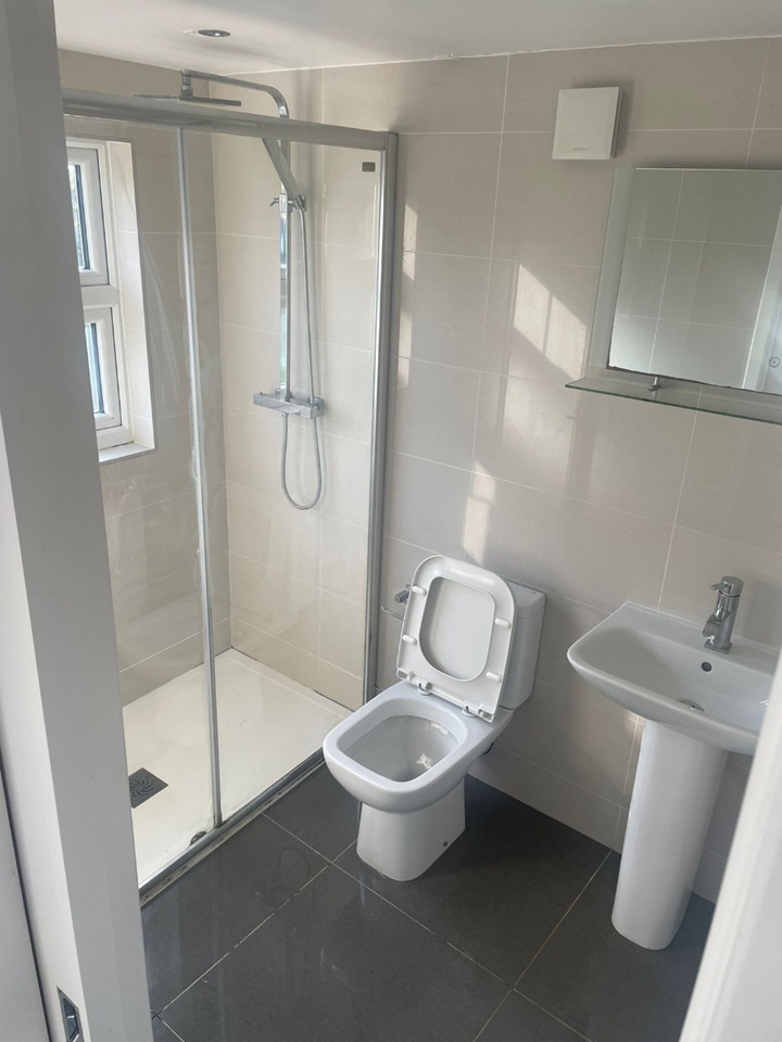 Additional image 2 of 2 Bed Flat, Wandsworth Road, SW8, N1 7GU