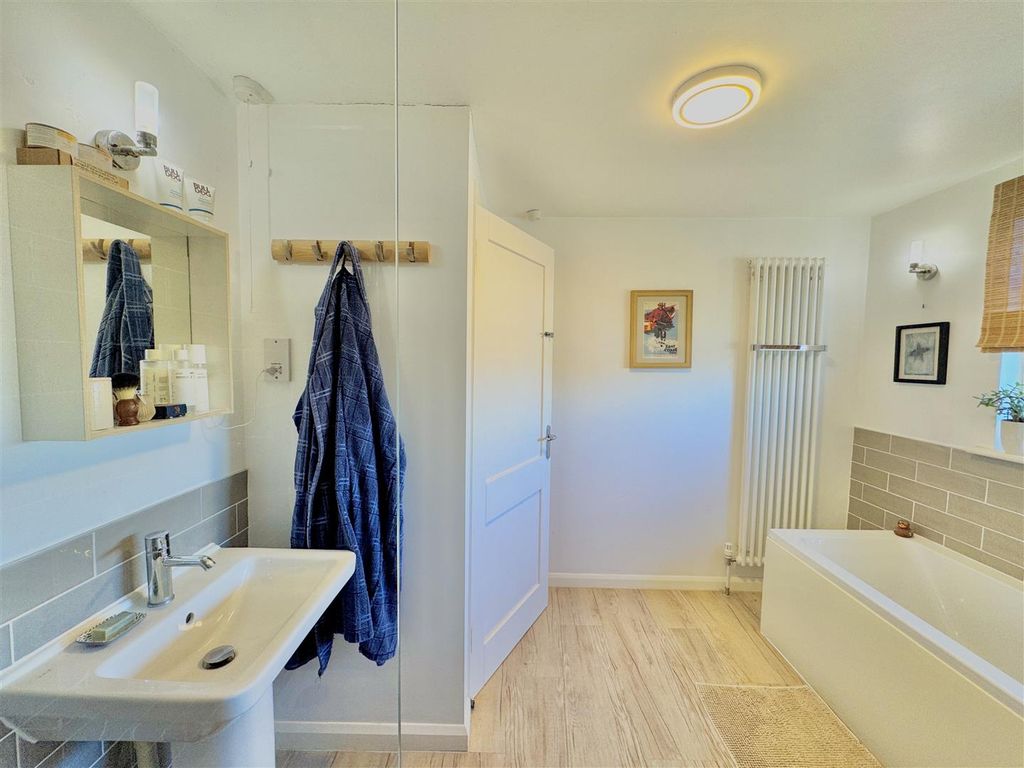 Additional image 26 of 4 bed property for saleSpacious & Airy Dormer Bungalow, Birch Avenue, Clevedon BS21