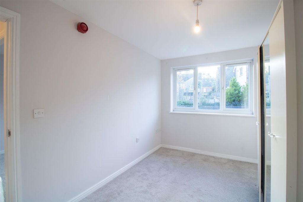 2 bed flat for saleHall Street, Blackwood NP12