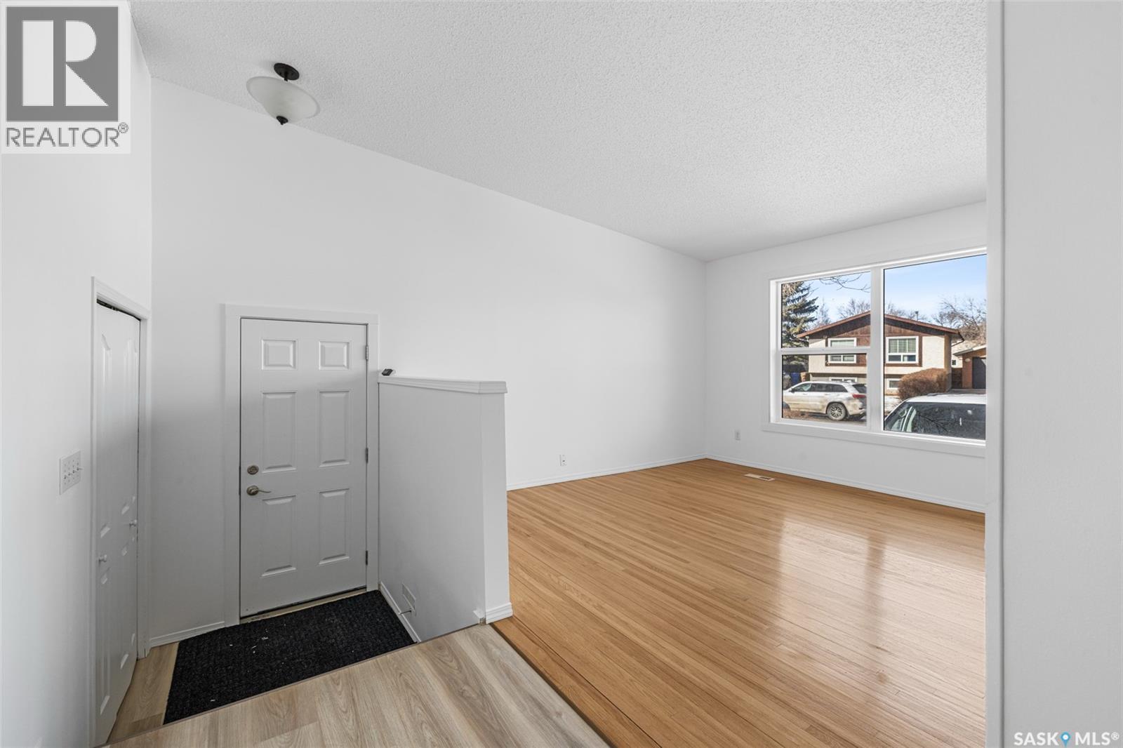 Additional image 3 of 706 Bard Crescent N, Regina, SK, S4X2K5