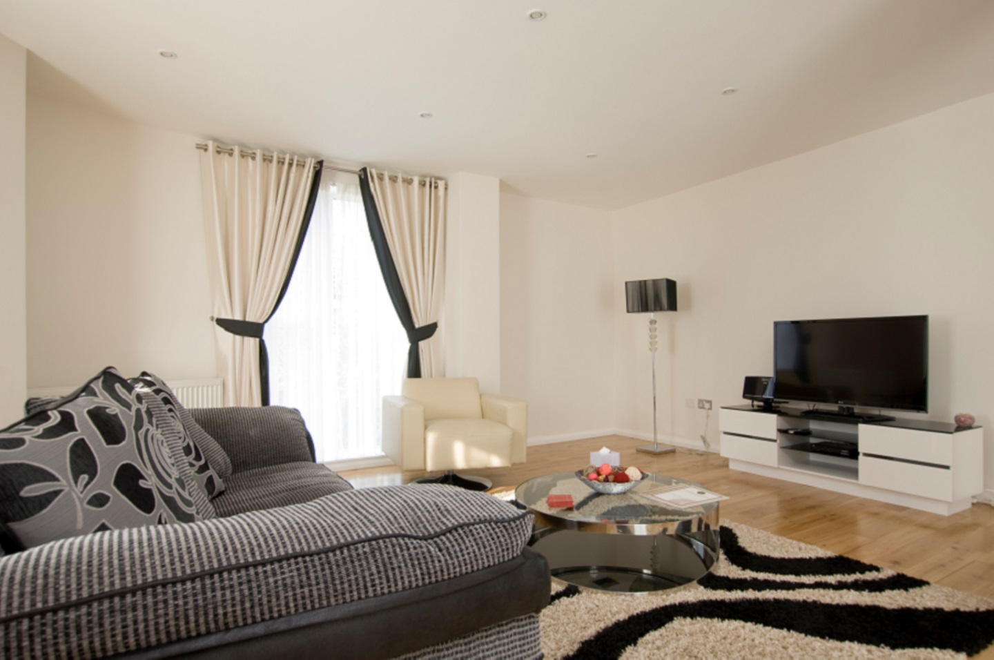 2 Bed Flat, Creative House, SW8, N1 7GU