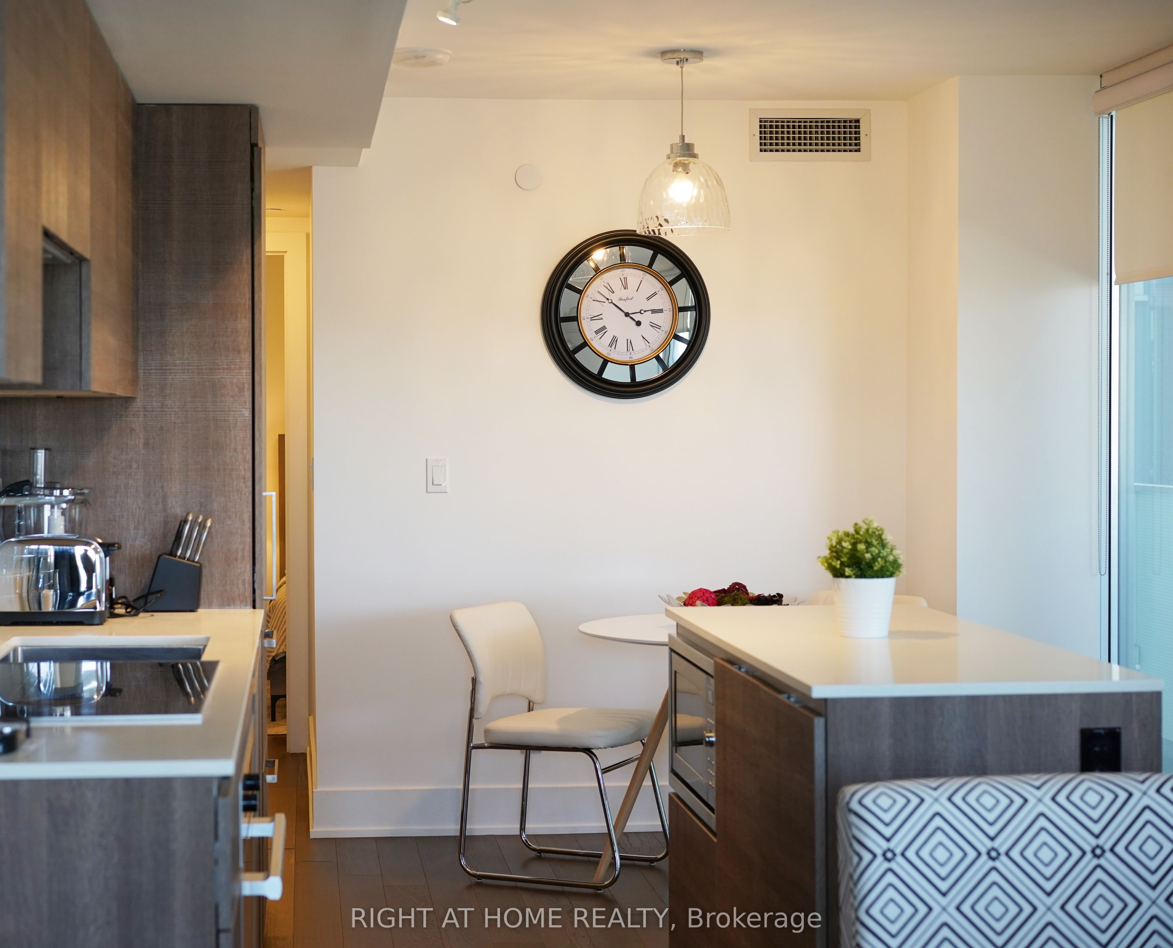 Additional image 3 of 1610-200 Bloor Street W, Toronto, ON, M5S 0B1