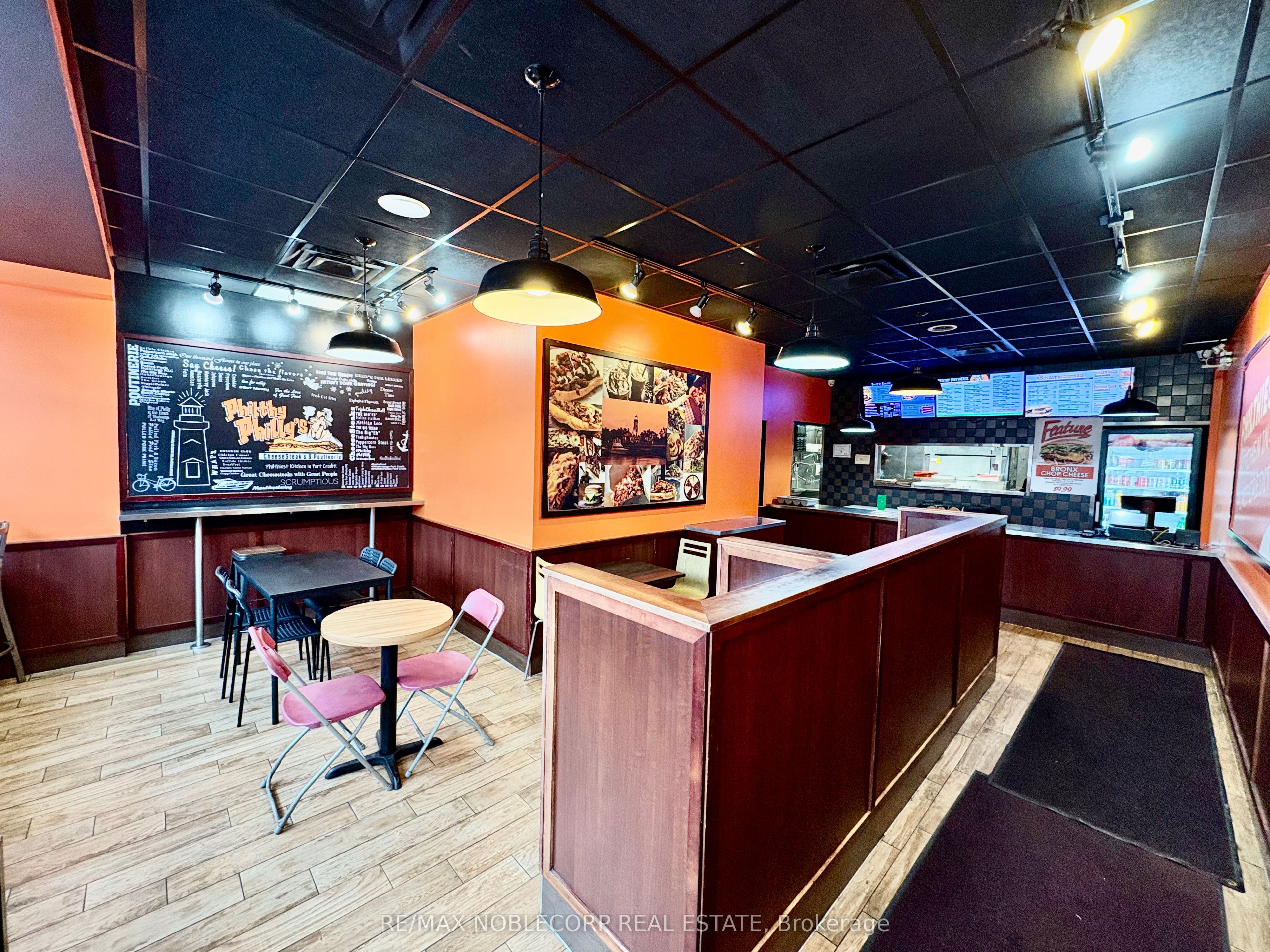 Additional image 2 of 4-114 Lakeshore Road E, Mississauga, ON, L5G 1C9