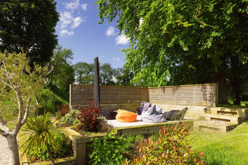 Additional image 36 of 5 bed detached house for saleCrocodile House, Manor Gardens, Thorner, Leeds LS14