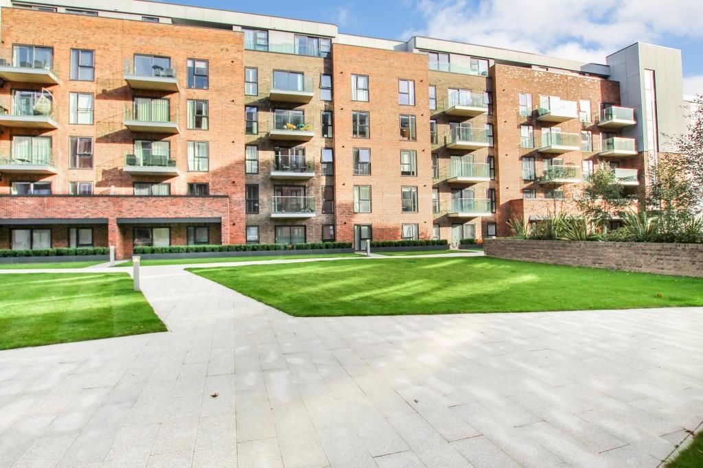 Additional image 17 of 3 bed flat for saleStunning Rivervside Apartment - Fletton Quays, Peterborough PE2