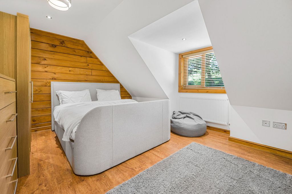 Additional image 23 of 5 bed detached house for saleOakmead Road, Llanharan, Pontyclun CF72