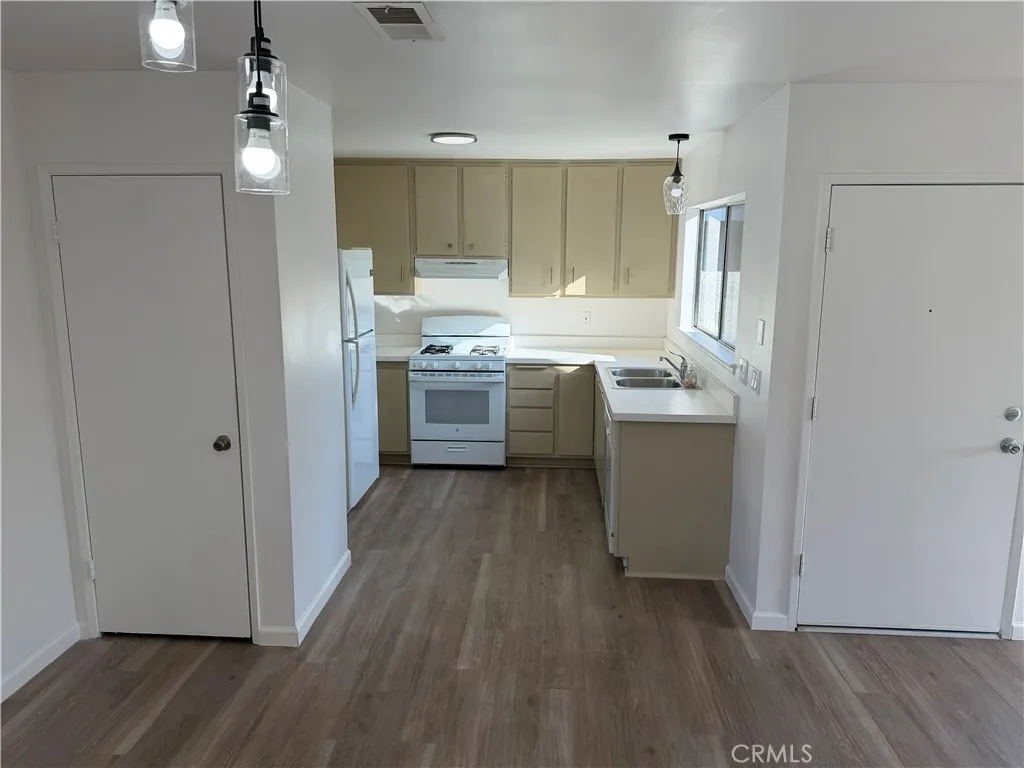 Additional image 3 of 9594 Pettswood Dr, Huntington Beach, CA 92646