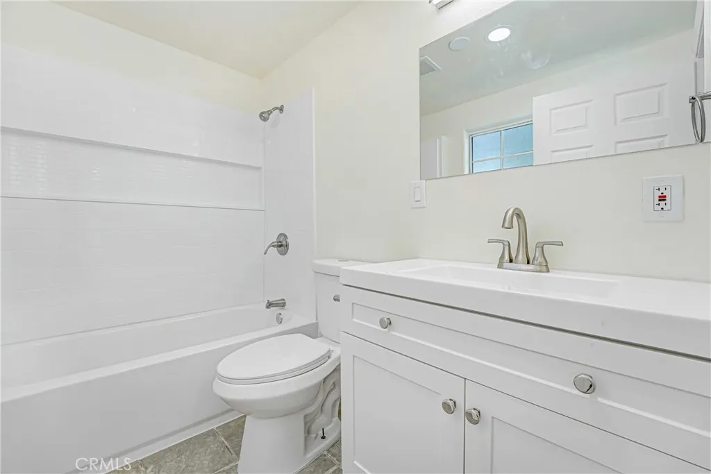 Additional image 19 of 400 W 109th Street W Unit 2, Los Angeles, CA 90061