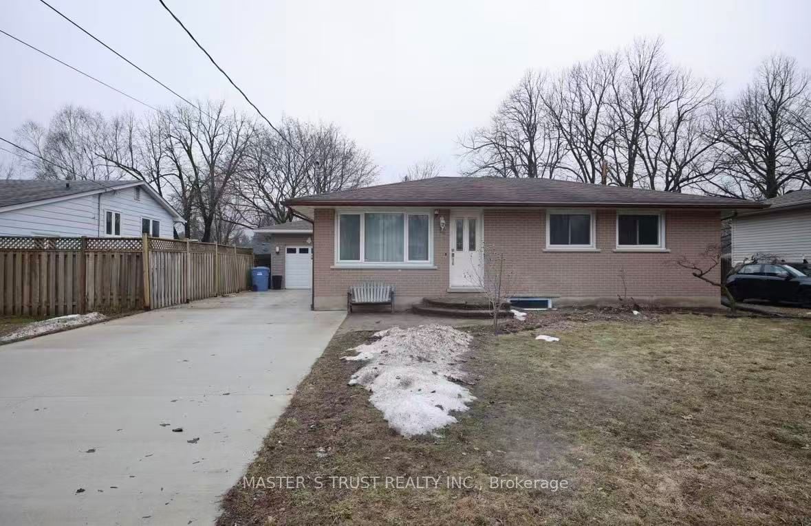 16 Hastings Boulevard, Guelph, ON, N1E 4G4