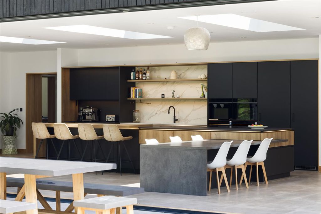 Additional image 7 of 5 bed detached house for saleCrocodile House, Manor Gardens, Thorner, Leeds LS14