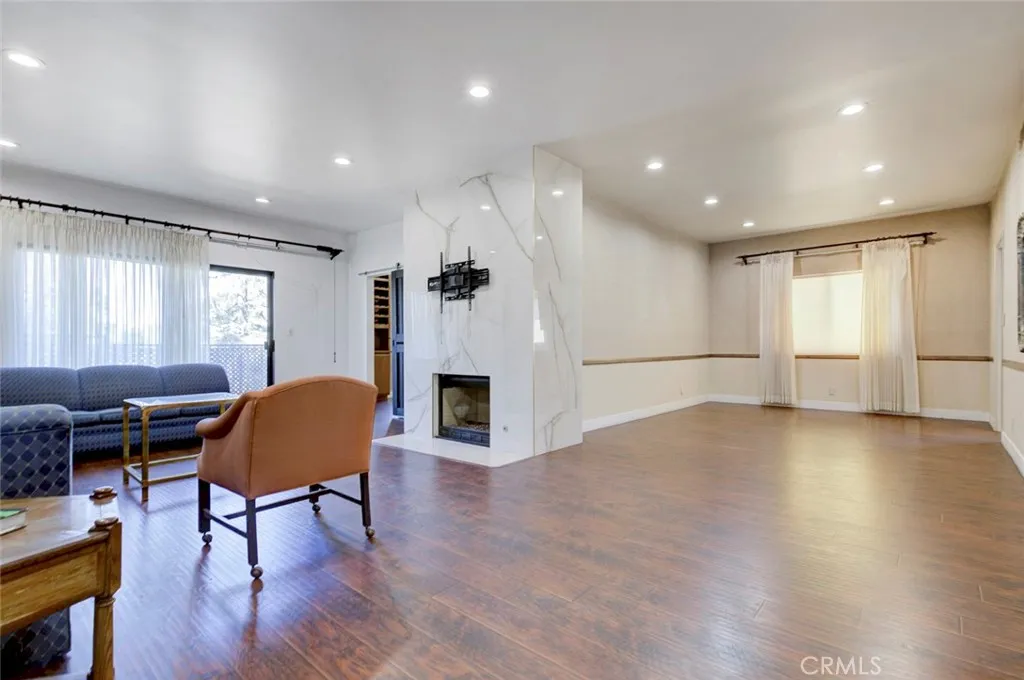 Additional image 5 of 17522 Sherman Way Unit 202, Van Nuys, CA 91406