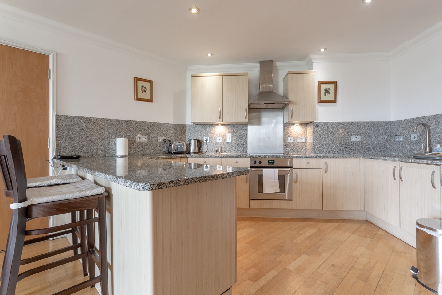 2 Bed Flat, Trinity Square, EC3N, N1 7GU