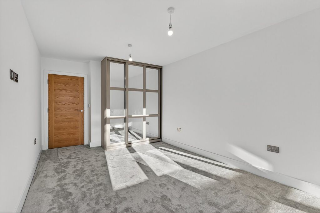 Additional image 8 of 2 bed flat for saleBenson Road, Stratford Upon Avon, Warwickshire CV37