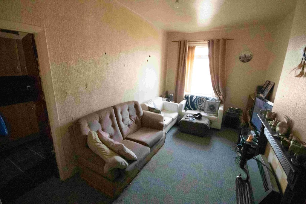 19 bed flat for saleCentral Drive, Blackpool FY1 photo 5