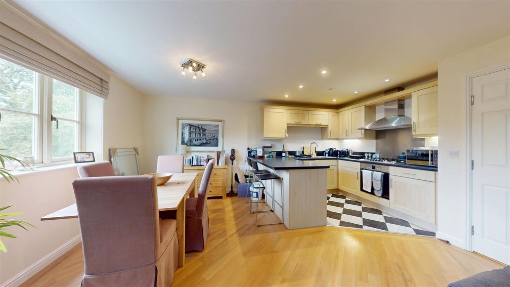 Additional image 3 of 2 bed flat for saleRiverside Place, Stamford, Lincolnshire PE9