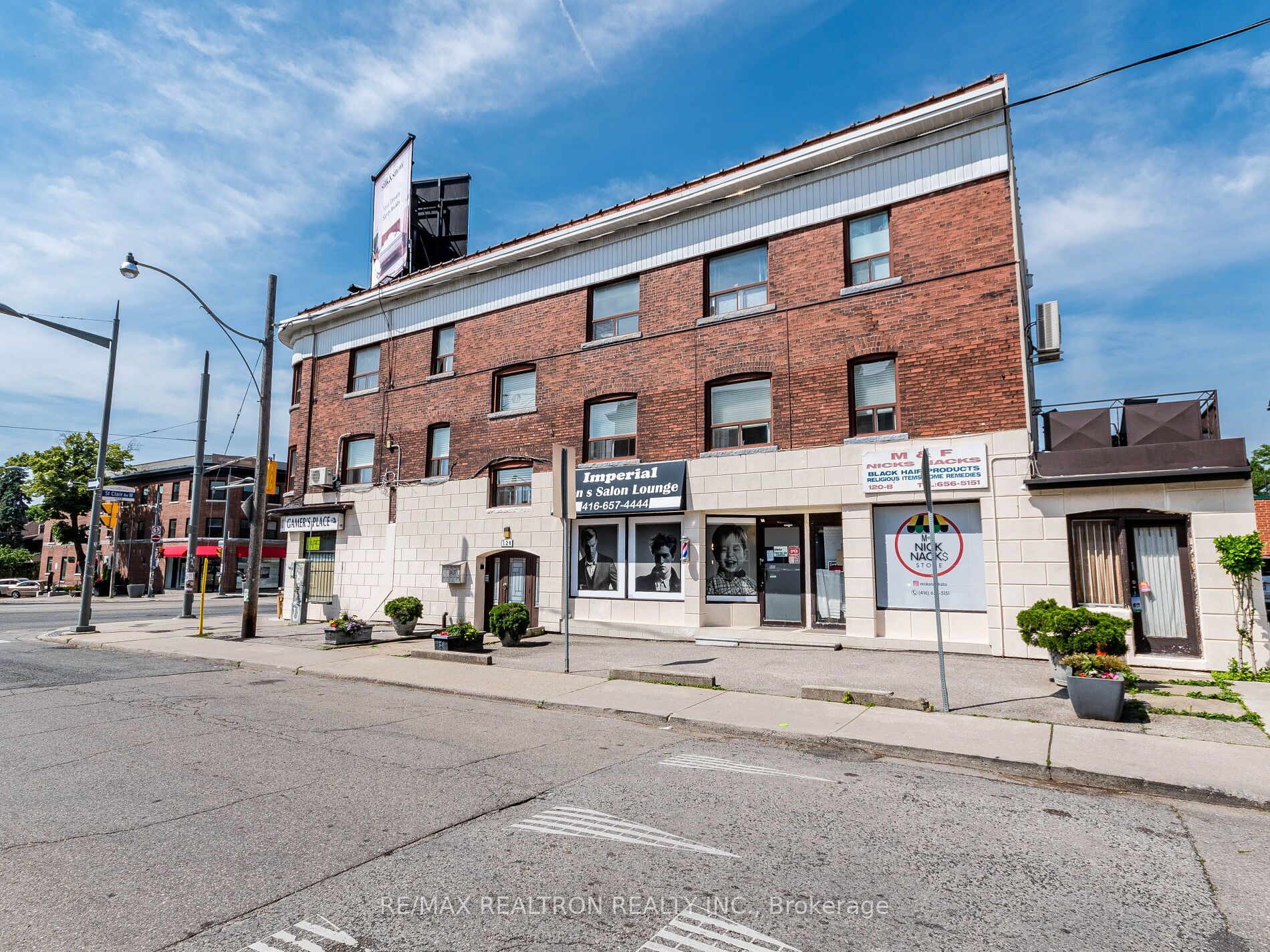 Additional image 3 of 1038 St Clair Avenue W, Toronto, ON, M6E 1A5