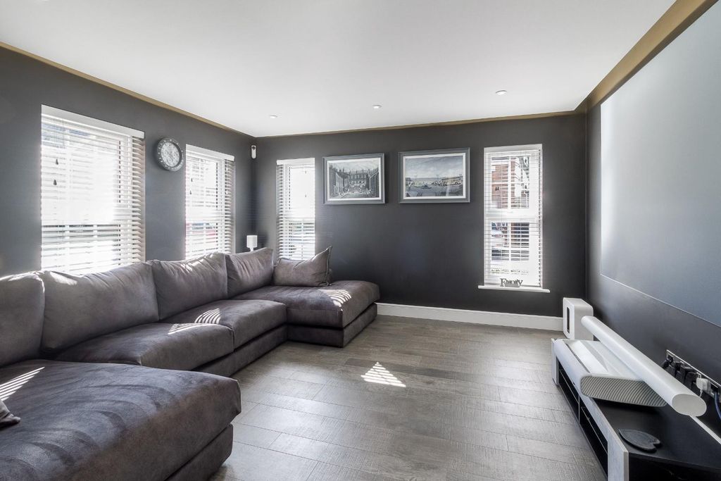 Additional image 12 of 6 bed detached house for saleBelfry Lane, Collingtree Park, Northampton NN4