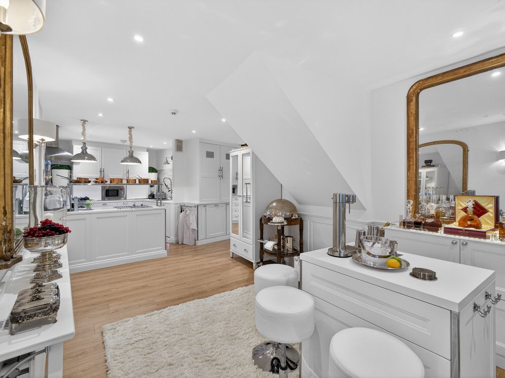 Additional image 7 of 3 bed flat for saleFriday Street Henley-On-Thames, Oxfordshire RG9