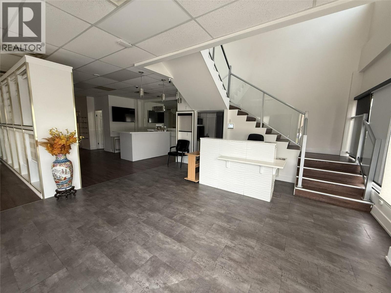 595 Lawrence Avenue, Kelowna, BC, V1Y6L8