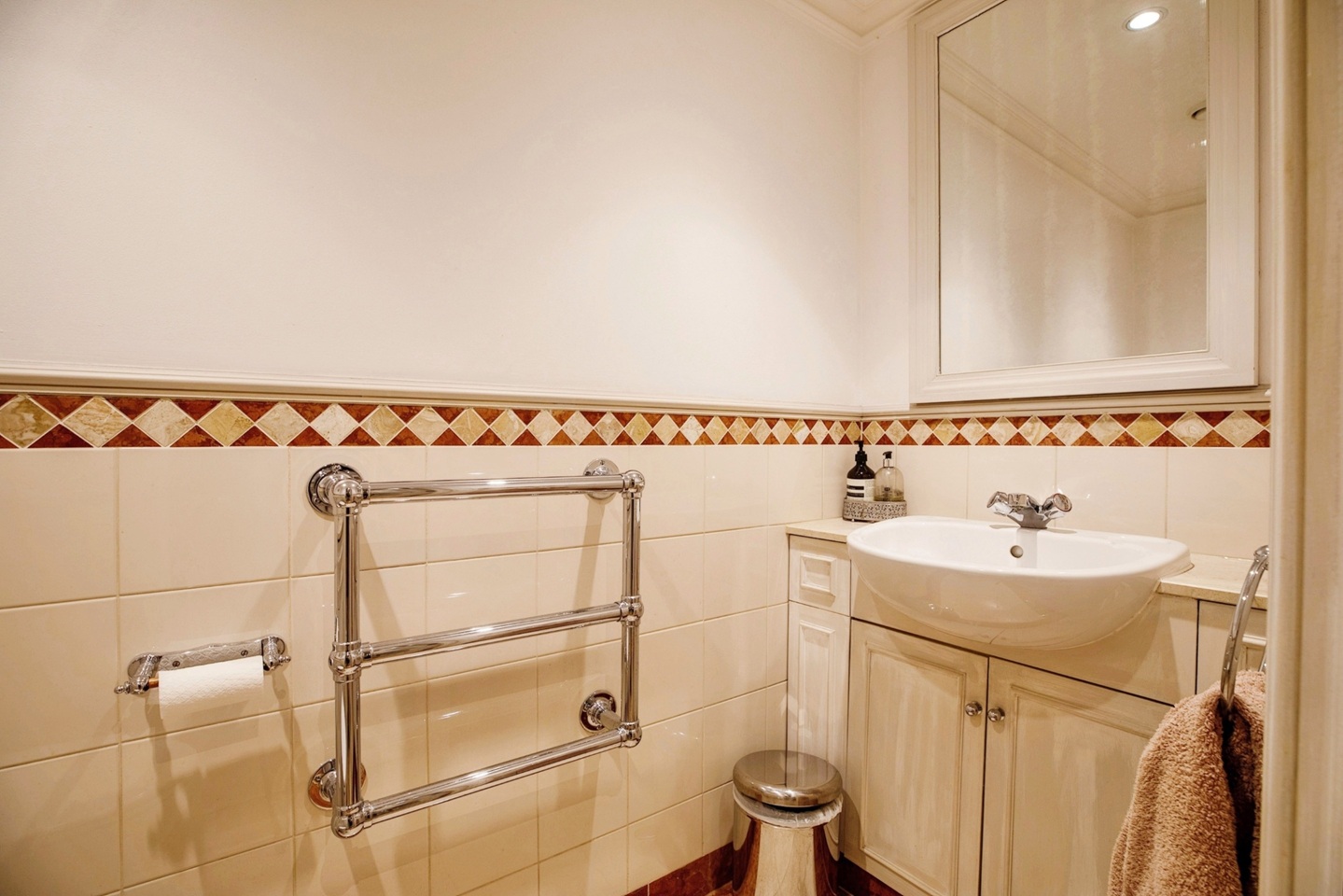 Additional image 8 of 2 Bed Flat, Charlesworth House, SW7, N1 7GU