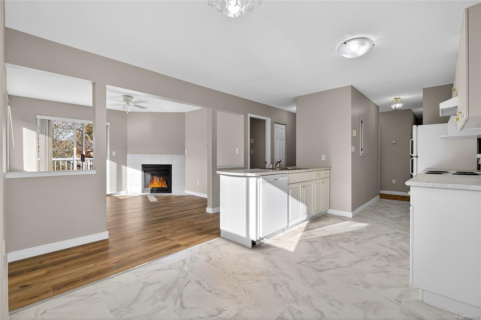 Additional image 2 of 202-2647 Muir Road, Courtenay, BC, V9N 8Z4