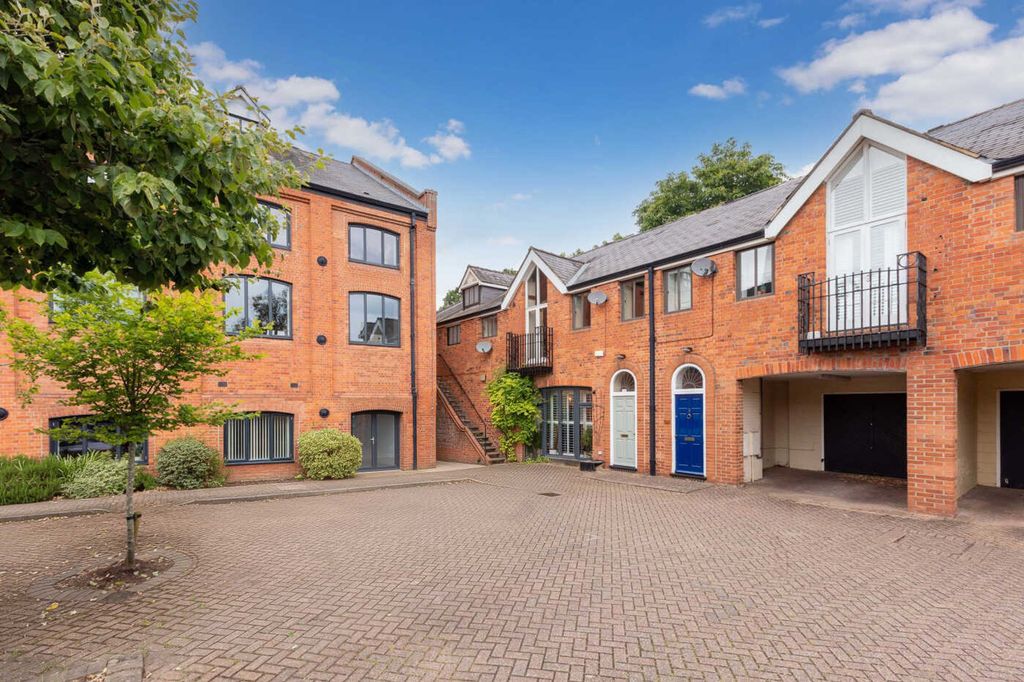 2 bed flat for saleNew Street, Henley-On-Thames RG9