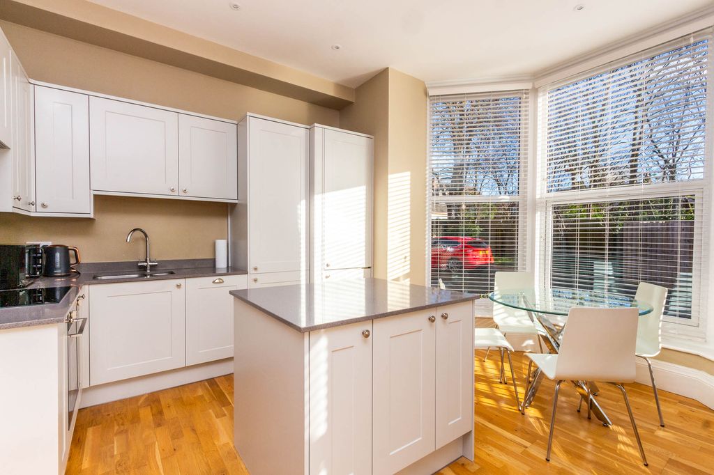 2 bed flat for saleMemorial Hall, Hayway, Rushden NN10 photo 3