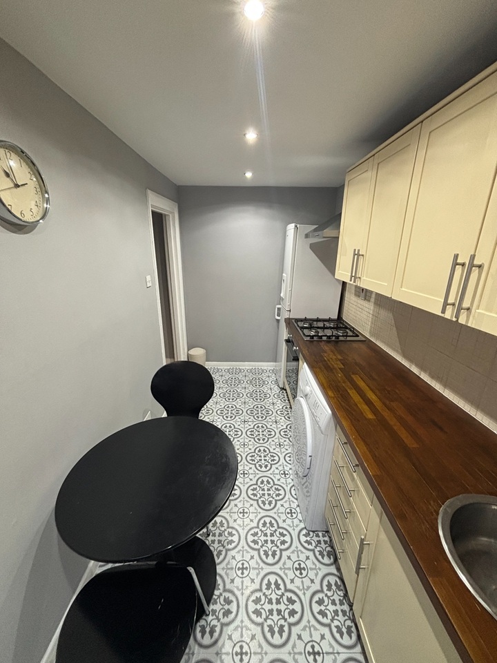 Additional image 4 of 2 Bed Flat, Killyon Terrace, SW8, N1 7GU