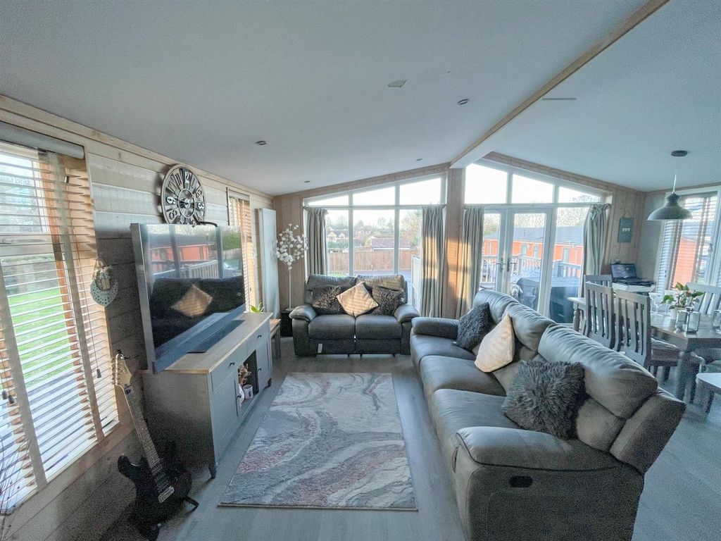 Additional image 6 of 2 bed mobile/park home for sale19 Ash Tree Park, Lower Norton Lane, Kewstoke, Weston-Super-Mare BS22