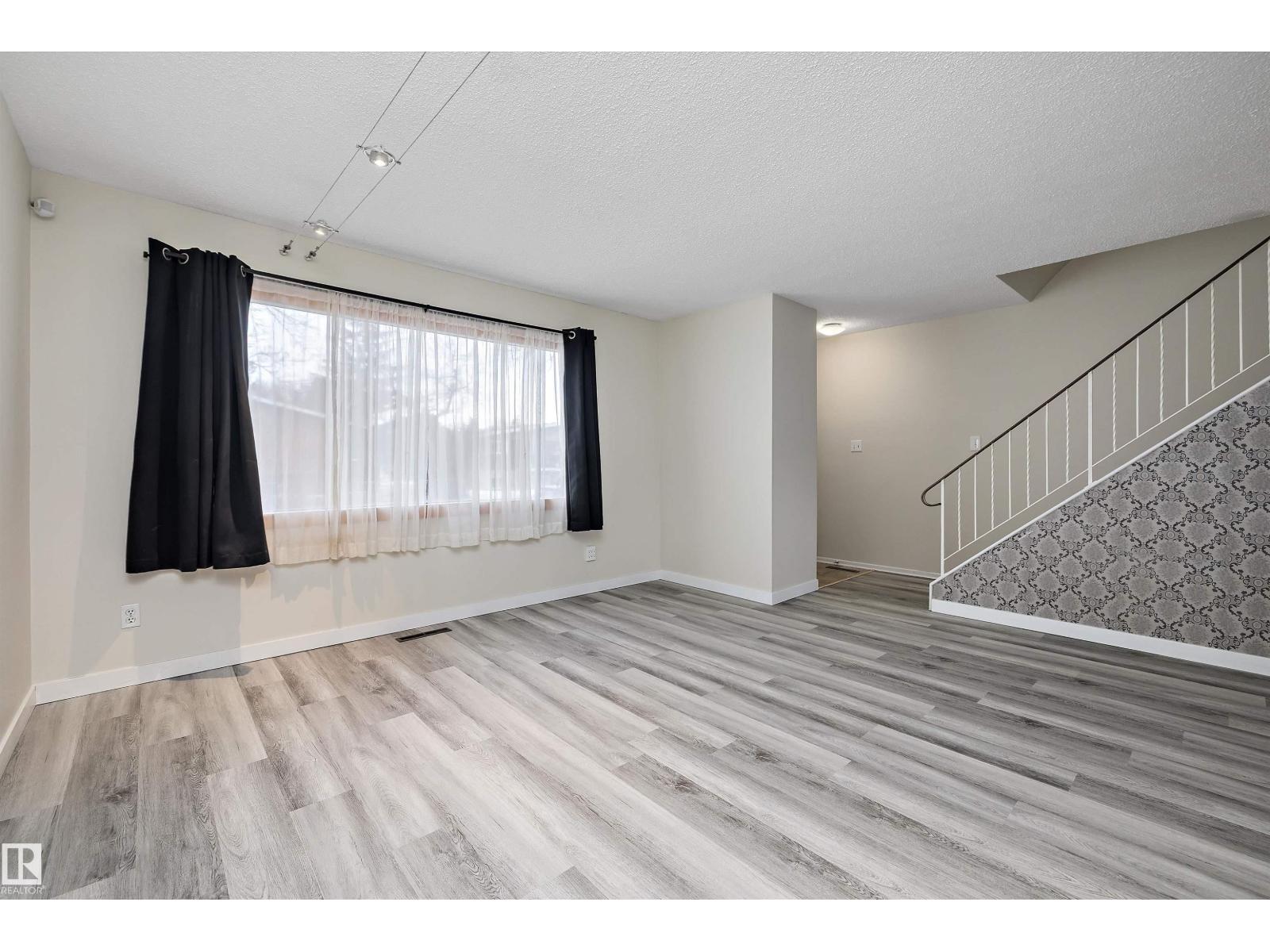 Additional image 4 of 11813 44 Street NW, Edmonton, AB, T5W2S4