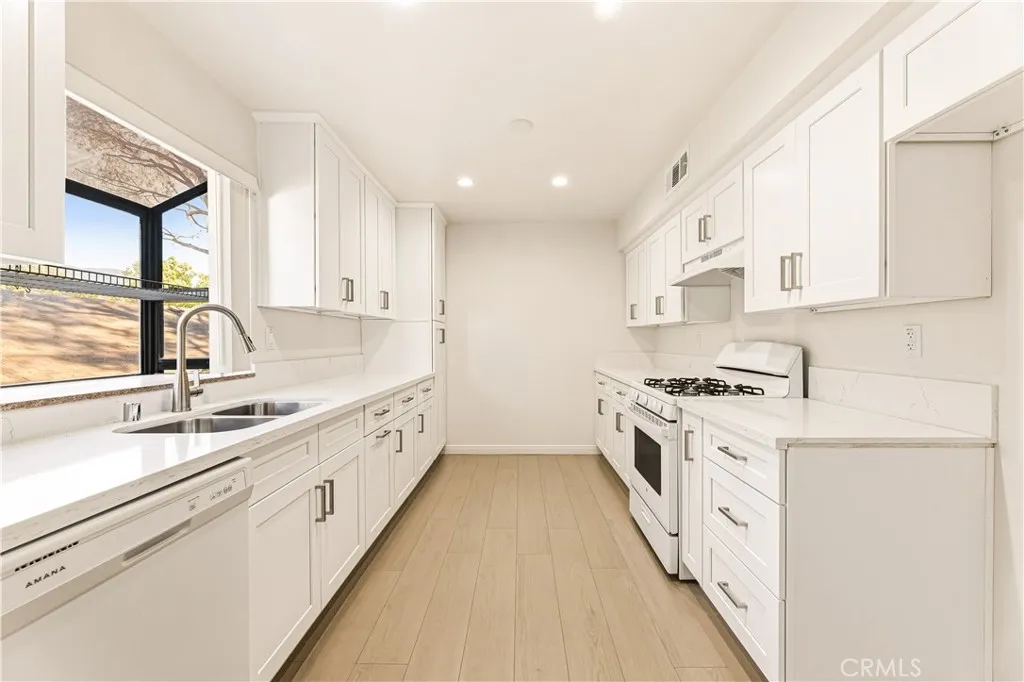 Additional image 27 of 260 S 6th Street Unit G, Burbank, CA 91501