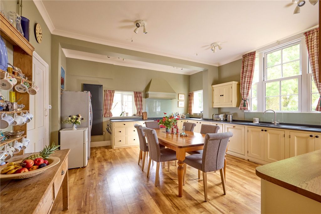 Additional image 5 of 5 bed detached house for saleParsons Street, Woodford Halse, Daventry, Northamptonshire NN11