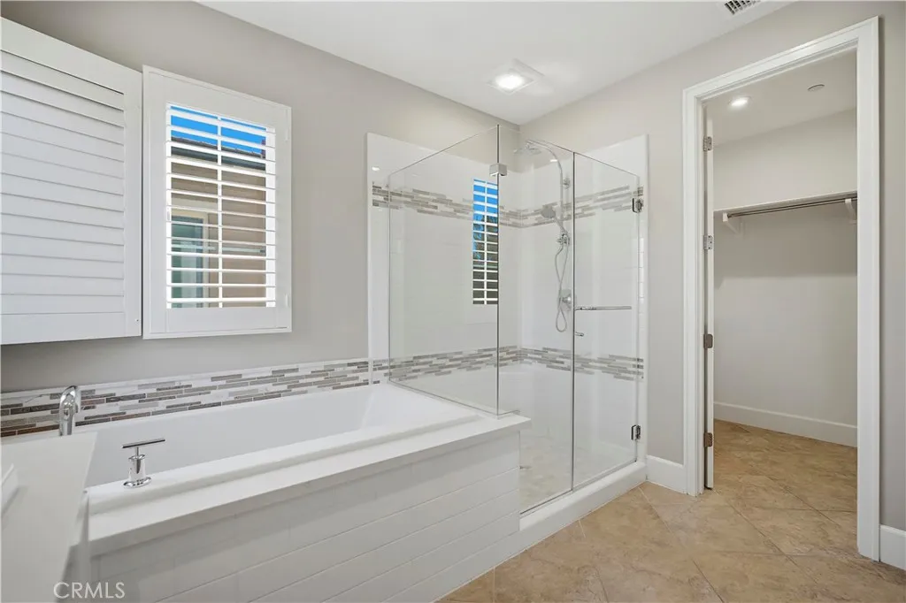 Additional image 87 of 100 Viano, Irvine, CA 92602