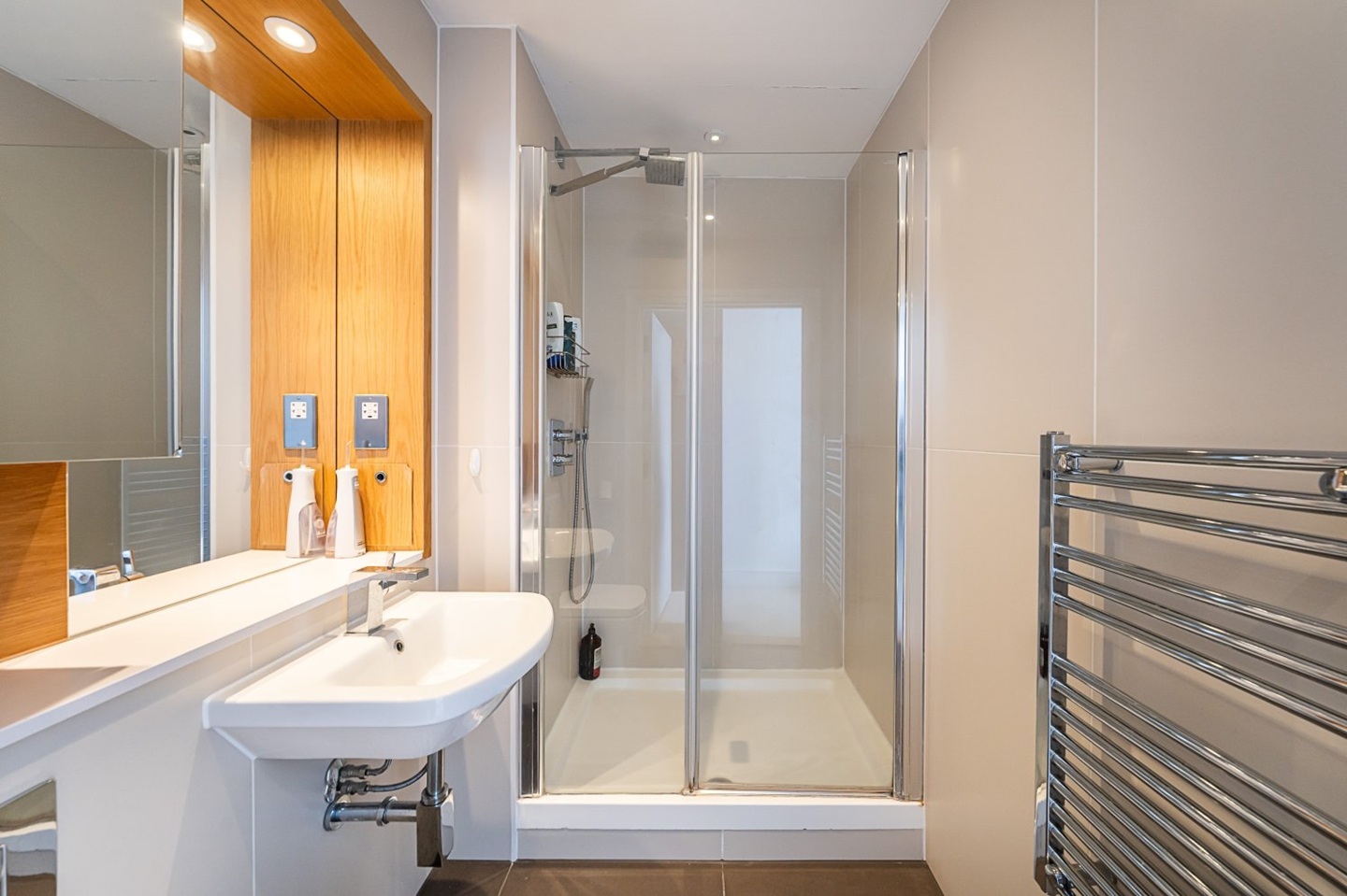 Additional image 3 of 2 Bed Flat, Clapham Road, SW9, N1 7GU