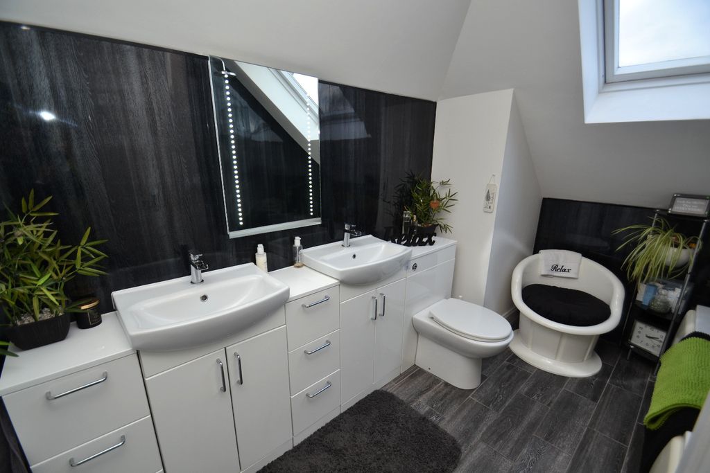 Additional image 17 of 2 bed flat for sale32 Hunterhill Road, Paisley, Renfrewshire PA2