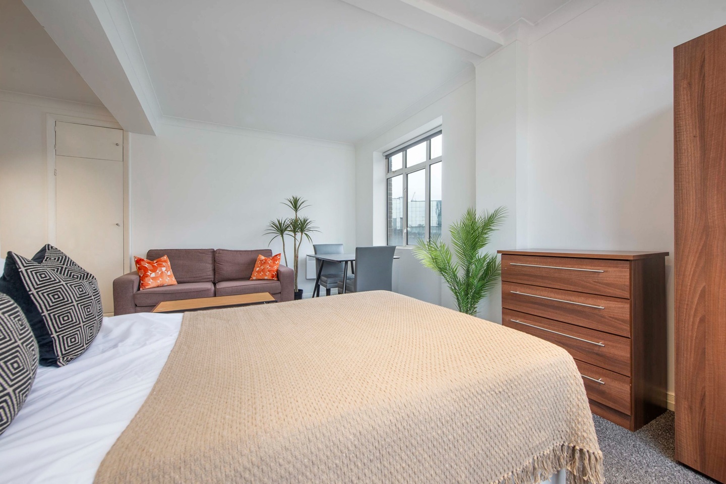 Additional image 3 of Studio Flat, Warren Court, NW1, N1 7GU