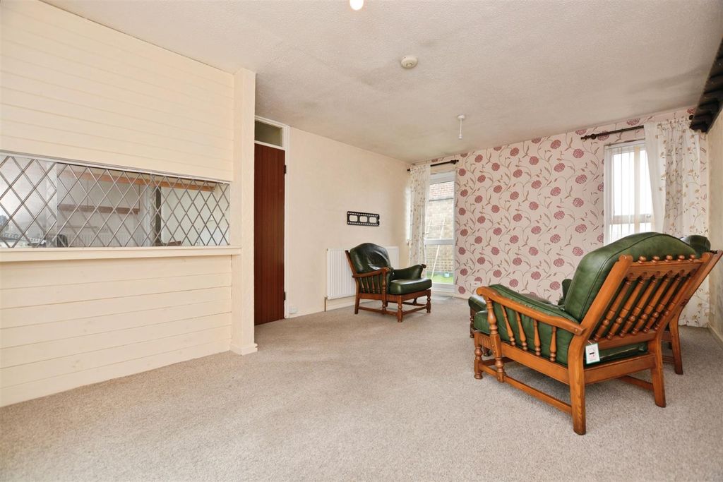 2 bed flat for saleWilsons Close, Scunthorpe DN15 photo 2
