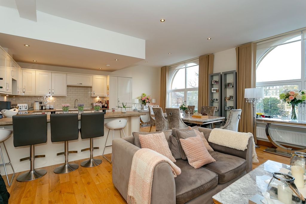 2 bed flat for saleCrescent Road, Harrogate HG1 photo 4