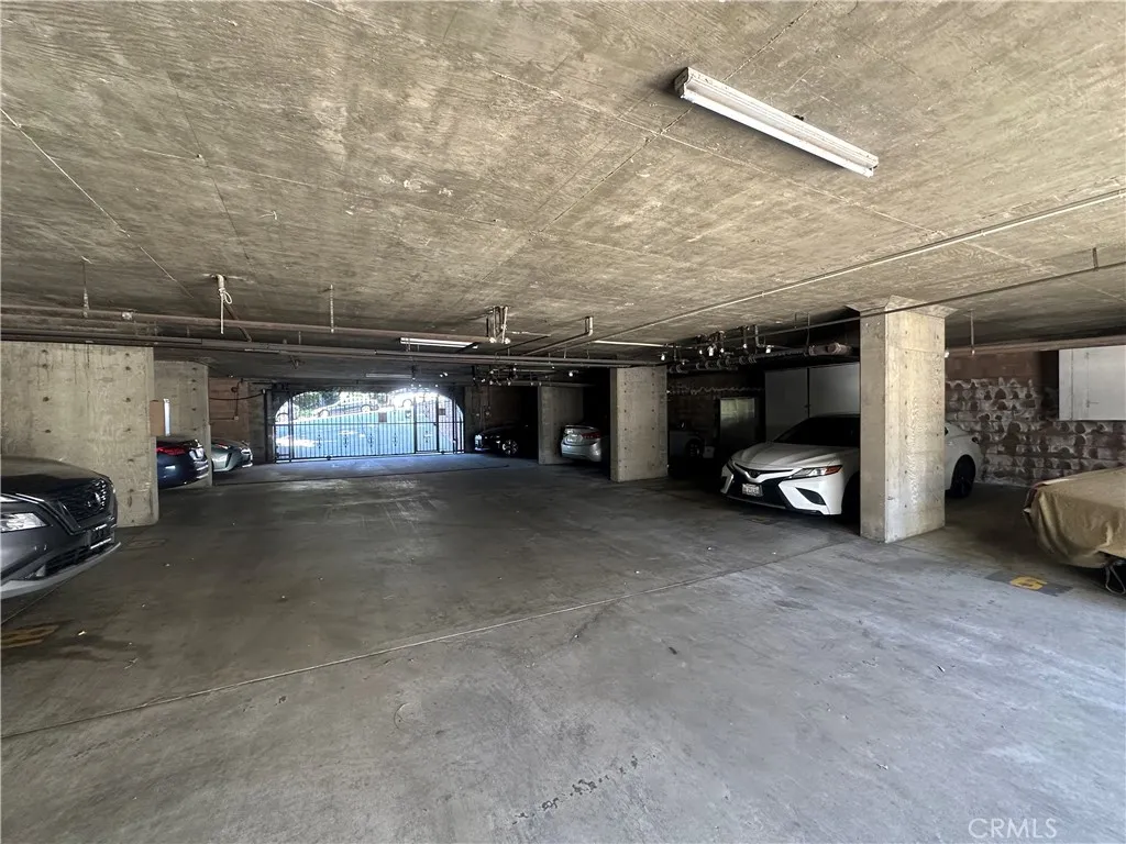 1222 N Olive Dr, West Hollywood, CA 90069