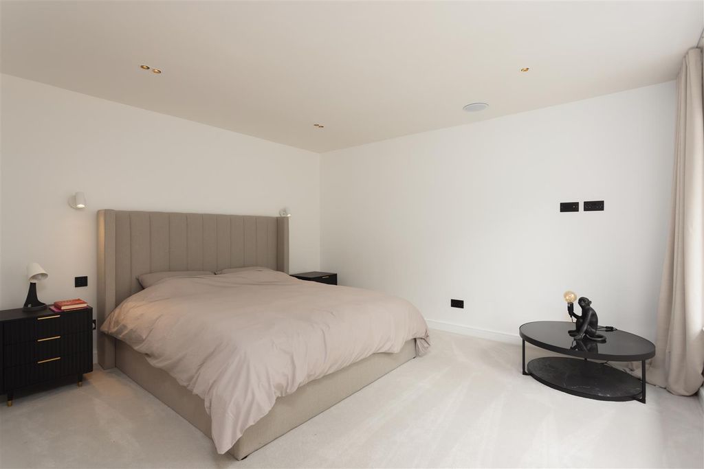 Additional image 21 of 5 bed detached house for saleCrocodile House, Manor Gardens, Thorner, Leeds LS14