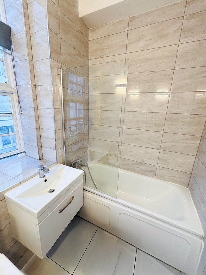 Additional image 8 of Room in a Shared Flat, Stunning Double Room In Oxford Stree, W1W, N1 7GU