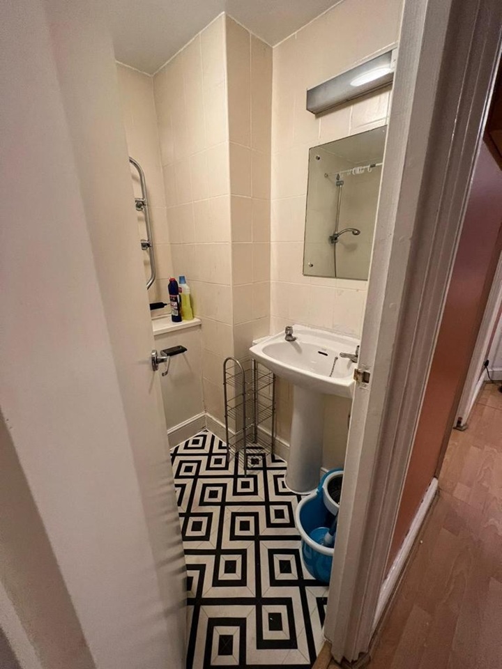 Additional image 5 of Studio Flat, Chelsea Cloisters, SW3, N1 7GU